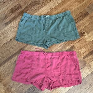 GAP Women's Cargo Shorts in Olive and Coral